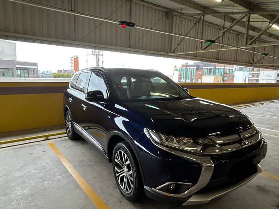 MITSUBISHI OUTLANDER 3.0 GT 4X4 V6 24V GASOLINA 4P AUTOMÁTICO
